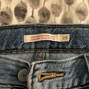Levi’s High-waisted Mom Jeans, size 29